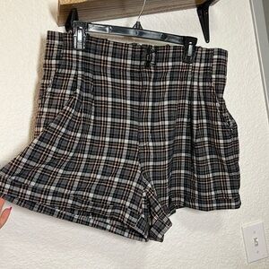 Brand NEW American Eagle plaid shorts. Size 16